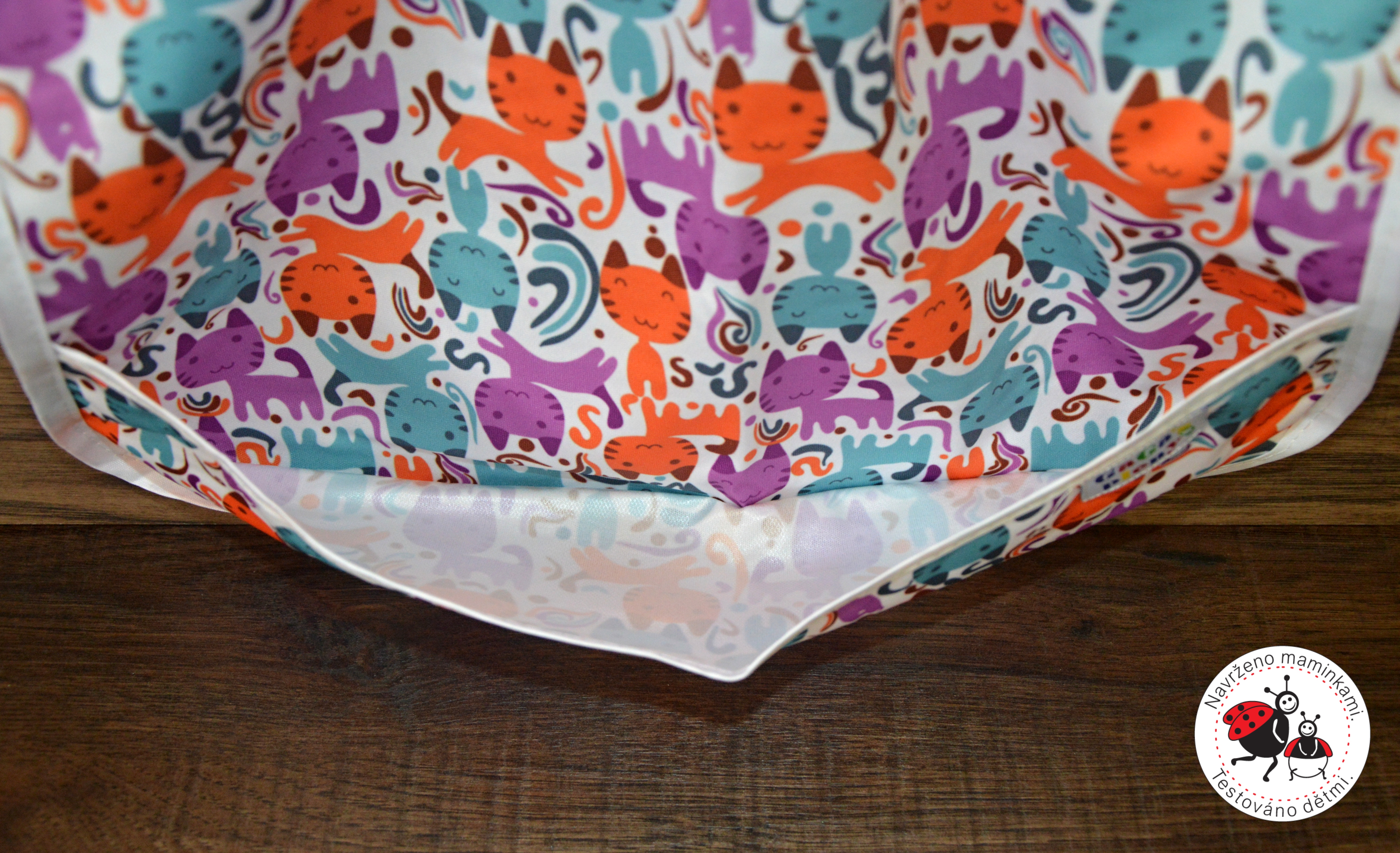 Bryndák s rukávy Barevné kočky