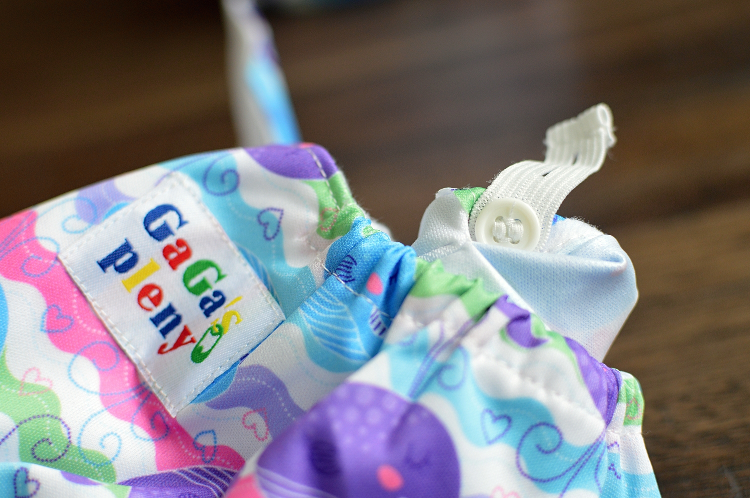 Látková plena AIO Barevná velryba na suchý zip